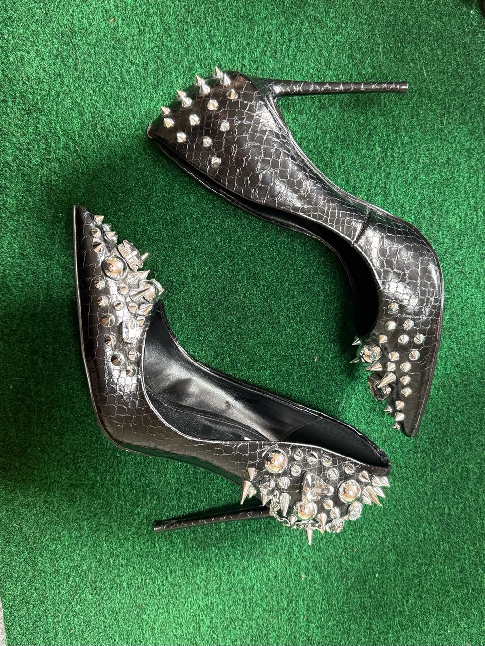 Steve Madden Veronika Black Spike Embellished Pointed Pump SIZE 10 - Picture 5 of 9
